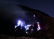 Blue Fire Muncul di Papandayan, Begini Penjelasan Badan Geologi