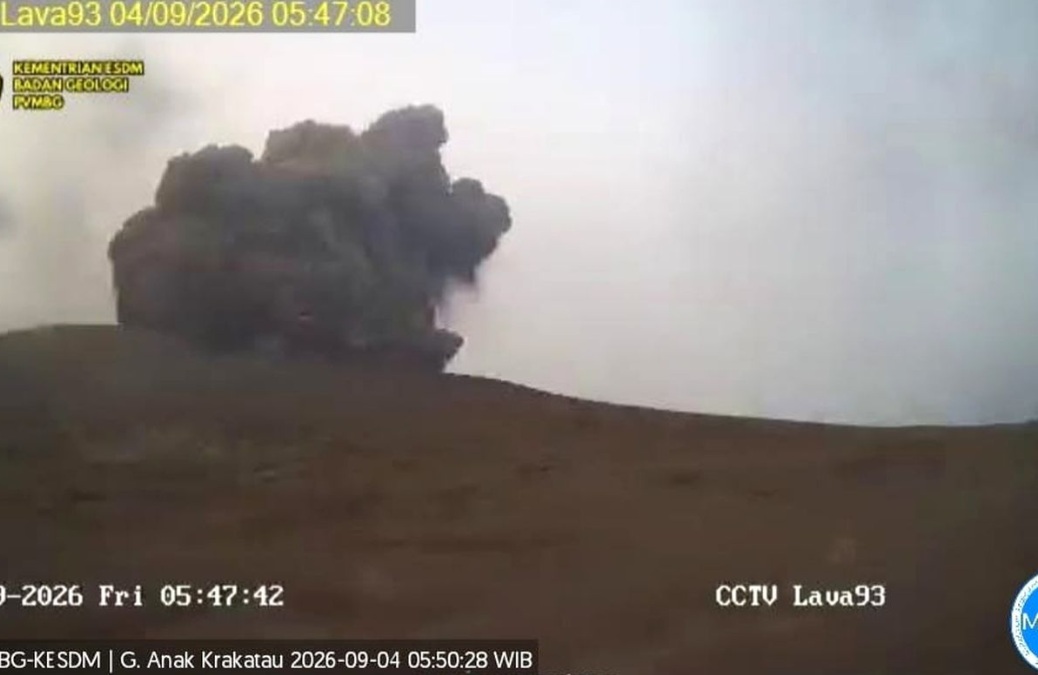 Anak Krakatau Erupsi 4 Kali Sejam, Kolom Abu 15 Km