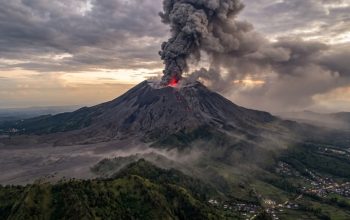 Gunung Semeru Kembali Erupsi, Abu Vulkanik Capai 1.000 Meter