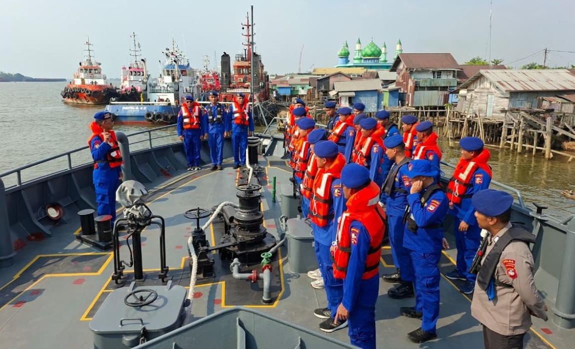 Sinergi TNI AL dan Polri dalam Operasi SAR KM Virgo Transport 8