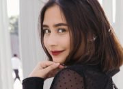 Prilly Mahatei Latuconsina dikenal sebagai aktris Indonesia yang mampu mempertahankan eksistensinya sejak tampil di televisi saat masih muda.