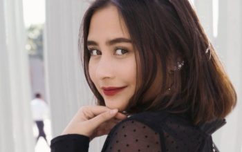 Prilly Mahatei Latuconsina dikenal sebagai aktris Indonesia yang mampu mempertahankan eksistensinya sejak tampil di televisi saat masih muda.