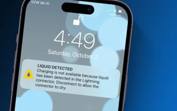 Liquid Detected di iPhone muncul saat sensor deteksi kelembapan di port. Simak arti peringatan ini dan cara mengatasinya agar pengisian daya kembali normal.