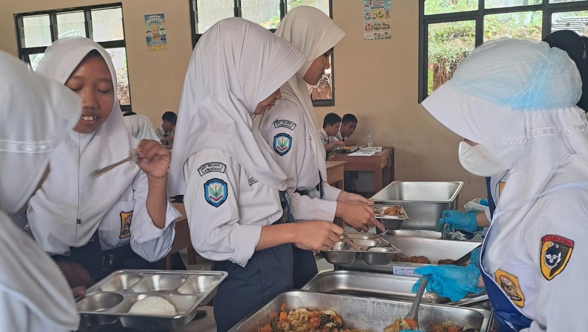 BGN Uji Coba Program Makan Bergizi Gratis Sistem Prasmanan