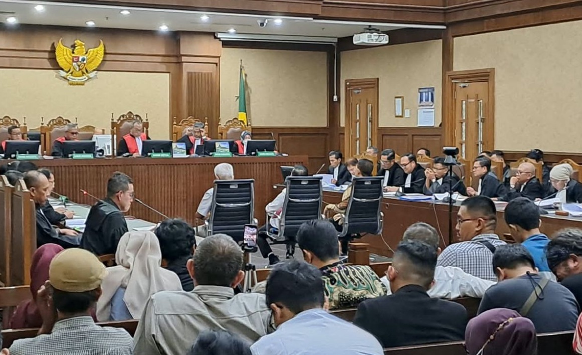 Febrie Adriansyah dan Dugaan Pembelian Cafe De Clan