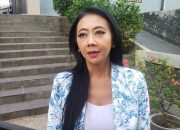 Asri Welas bantah pacaran dengan Desta setelah isu sepatu kembaran viral, sekaligus mengungkap hubungan mereka yang sebenarnya.