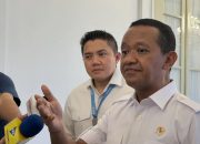 Harga BBM subsidi tidak naik hingga akhir 2026, menurut pemerintah. Simak alasan kebijakan ini di tengah kenaikan harga minyak dunia.