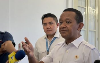 Harga BBM subsidi tidak naik hingga akhir 2026, menurut pemerintah. Simak alasan kebijakan ini di tengah kenaikan harga minyak dunia.