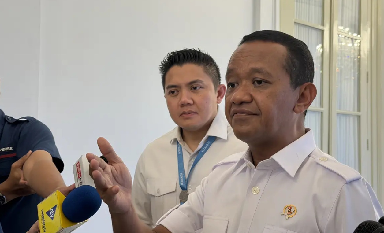 Harga BBM subsidi tidak naik hingga akhir 2026, menurut pemerintah. Simak alasan kebijakan ini di tengah kenaikan harga minyak dunia.