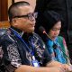 Denny Indrayana mencabut gugatan terkait surat penyetaraan pendidikan Gibran setelah menilai dokumen penting belum dihadirkan di persidangan.