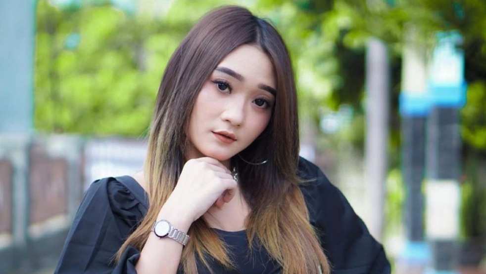Simak biodata Difarina Indra lengkap: nama asli, umur, agama, pendidikan, karier bersama Om Adella, hingga kabar terbarunya di 2026.