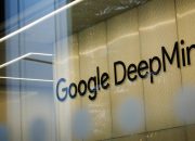 Genie 4 Google DeepMind menghadirkan dunia virtual interaktif dengan audio real-time, karakter realistis, dan simulasi untuk robotika serta gim.