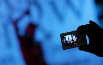 Konten kreator di Deli Serdang ditangkap terkait dugaan siaran pornografi berkedok perang koin. Polisi menyebut keuntungan mencapai Rp80 juta.