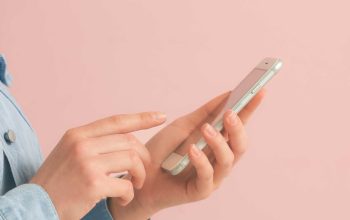 Kenapa setiap buka aplikasi selalu muncul iklan? Kenali penyebabnya dan cara mengatasi iklan pop-up di HP Android agar tidak mengganggu.