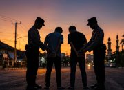 Dua kades aktif di Sumenep ditangkap terkait dugaan kasus sabu seberat 1,75 gram. Polisi masih mendalami peran keduanya dalam penyidikan.