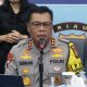 Penyelundupan 34,96 kg sabu asal Malaysia diungkap Polda Riau. Polisi menangkap lima tersangka dan memburu pemasok dari luar negeri.