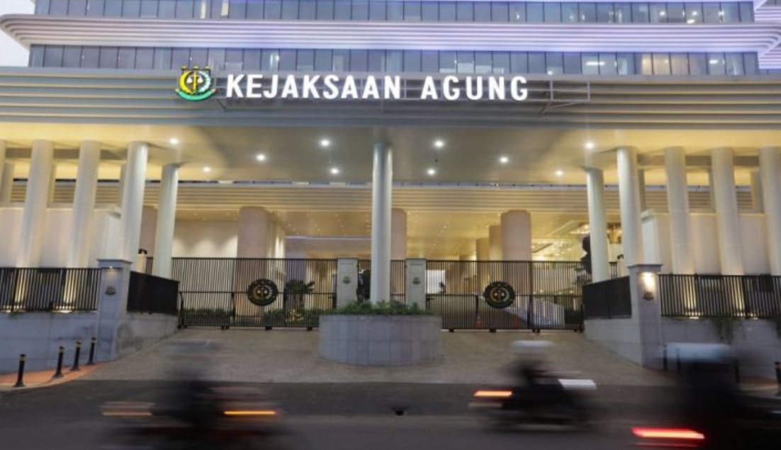 Kejagung geledah kantor PT IPPS terkait dugaan korupsi transfer pricing PT Toba Pulp Lestari dan menyita ponsel berisi percakapan.