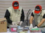 OTT KPK di Klaten mengamankan 20 orang dan menyita uang tunai sekitar Rp 1 miliar yang masih dalam proses penghitungan.