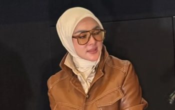 Tiket konser Syahrini Rp35 juta menawarkan akses VIP, lounge khusus, sesi meet and greet, dan suvenir eksklusif bagi penonton.