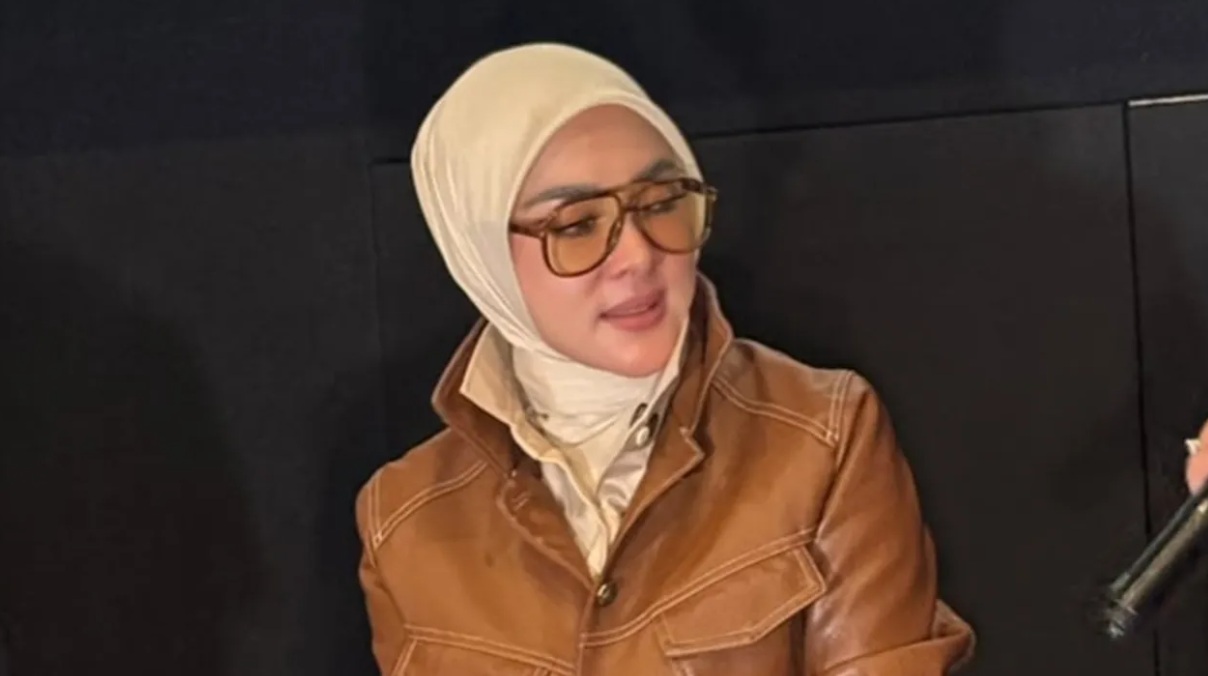 Tiket konser Syahrini Rp35 juta menawarkan akses VIP, lounge khusus, sesi meet and greet, dan suvenir eksklusif bagi penonton.