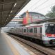 KRL 5712 bablas melewati Stasiun Sudirman tanpa berhenti. KAI Commuter meminta maaf, memeriksa masinis, dan mengevaluasi prosedur operasional.