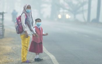 Kemenkes menyiapkan tambahan 500 ribu masker per provinsi terdampak karhutla serta memperkuat rumah oksigen dan layanan kesehatan darurat.