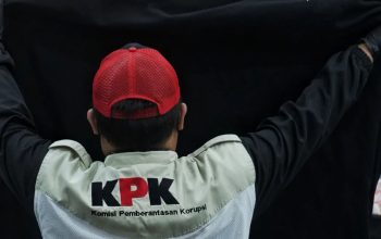 OTT KPK di Klaten dikabarkan melibatkan Bupati Hamenang Wajar Ismoyo. Simak kronologi pemeriksaan dan perkembangan status hukum