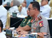 Kapolri menetapkan 13 korporasi dan 243 orang sebagai tersangka karhutla. Simak data luas lahan terbakar dan perkembangan penegakan hukum.