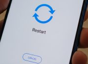 Apakah restart HP akan menghilangkan data? Simak perbedaan restart biasa dan factory reset serta cara aman melakukannya.