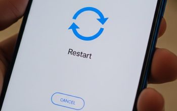 Apakah restart HP akan menghilangkan data? Simak perbedaan restart biasa dan factory reset serta cara aman melakukannya.