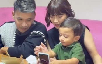 Chika Jessica membagikan momen bersama Thayaka Putra Onsu, anak balita yang diasuh Ruben Onsu, serta menyampaikan pesan haru tentang masa lalunya.