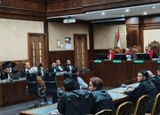 Sidang eks Jampidsus Febrie Adriansyah berlanjut ke pemeriksaan pokok perkara setelah majelis hakim menolak eksepsi untuk menghentikan persidangan.