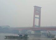 Uji coba dry ice untuk mengatasi kabut asap karhutla di Sumsel menggunakan 1,6 ton bahan semai dengan hasil awal peningkatan jarak pandan