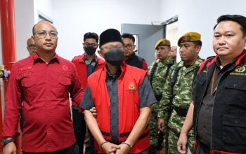 Wabup Indramayu Syaefudin ditahan dalam kasus dugaan korupsi tunjangan DPRD yang merugikan keuangan negara Rp18,79 miliar.